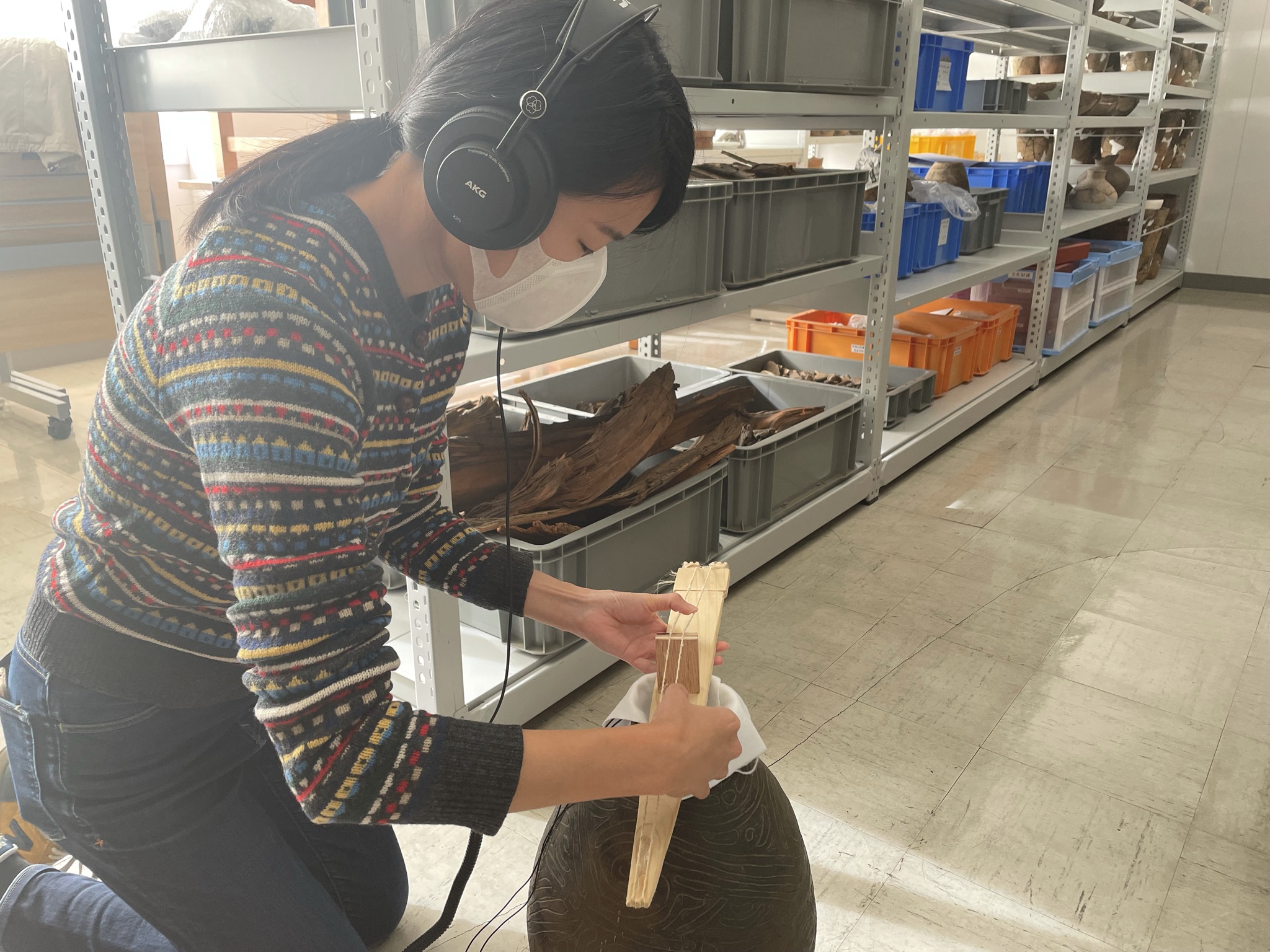 4_(c)2021_Tomoko Hojo_ACACでのレジデンス中のリサーチ風景.JPEG